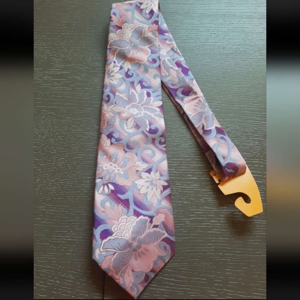 🆕️ 100% Silk Retro Floral Tie in Lavender&Pink Tones By Steve Harvey Collection